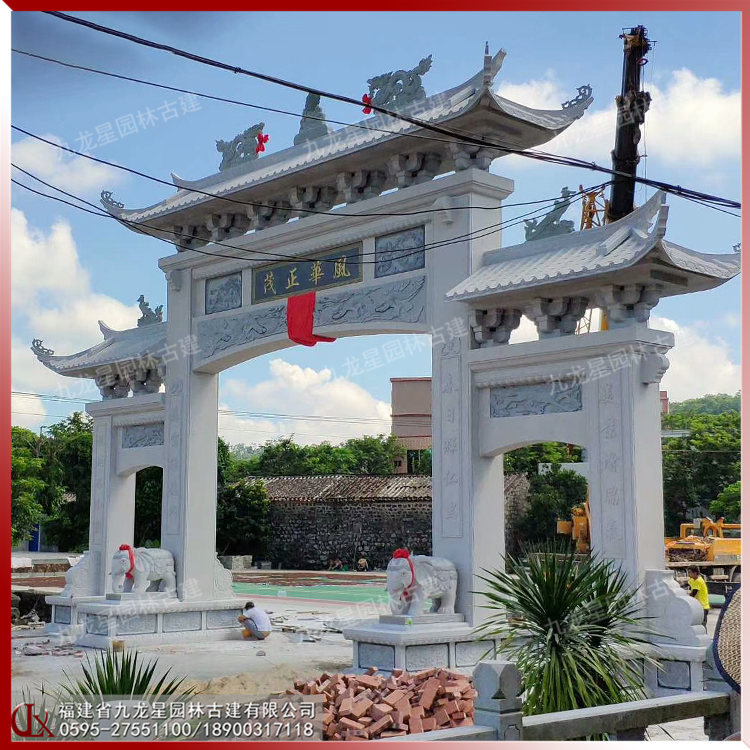 農村村口石牌坊